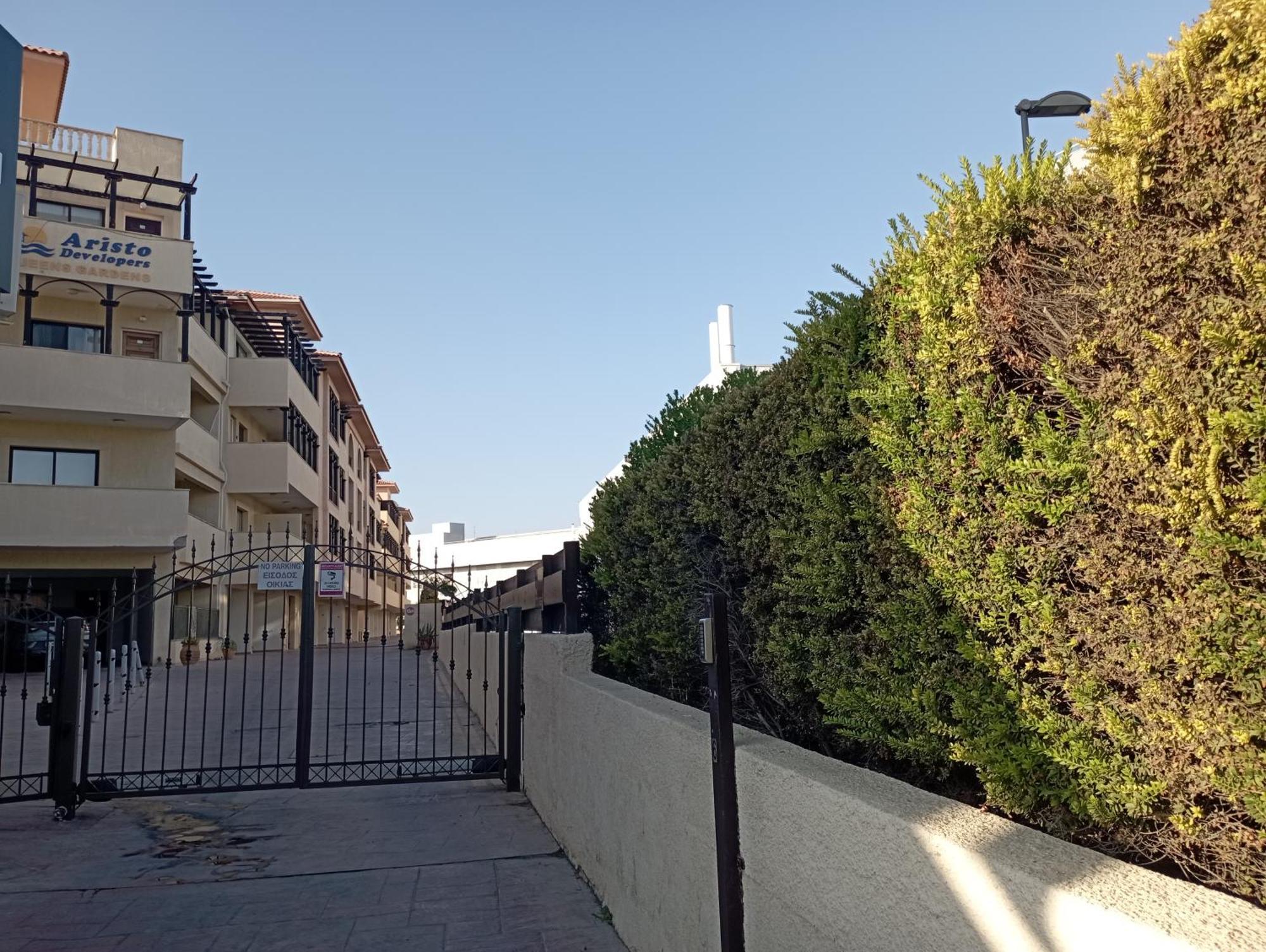 Queens Gardens Paphos Bagian luar foto