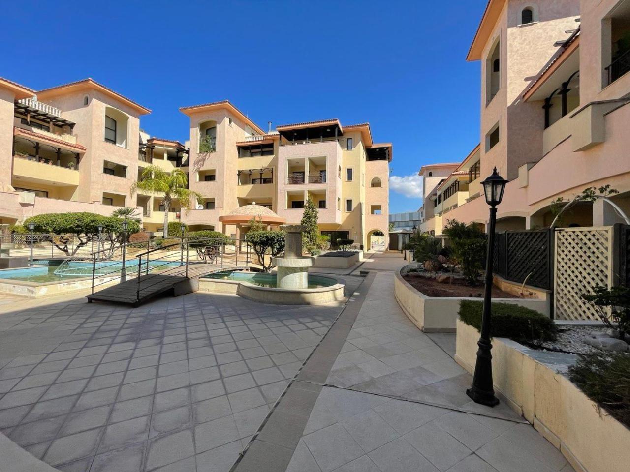 Queens Gardens Paphos Bagian luar foto