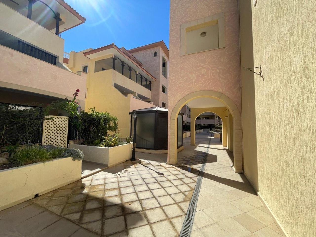 Queens Gardens Paphos Bagian luar foto