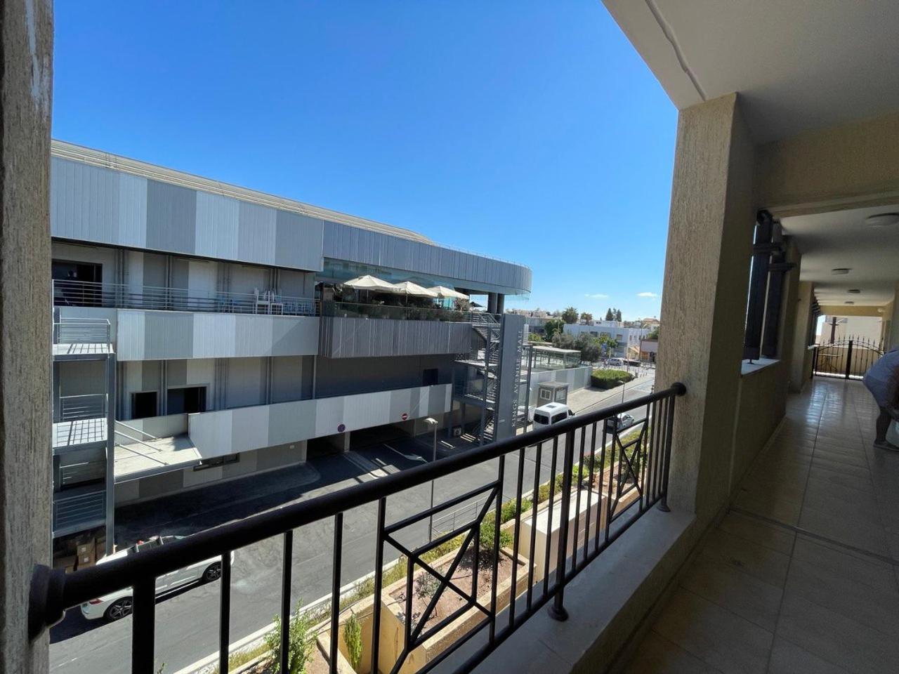 Queens Gardens Paphos Bagian luar foto
