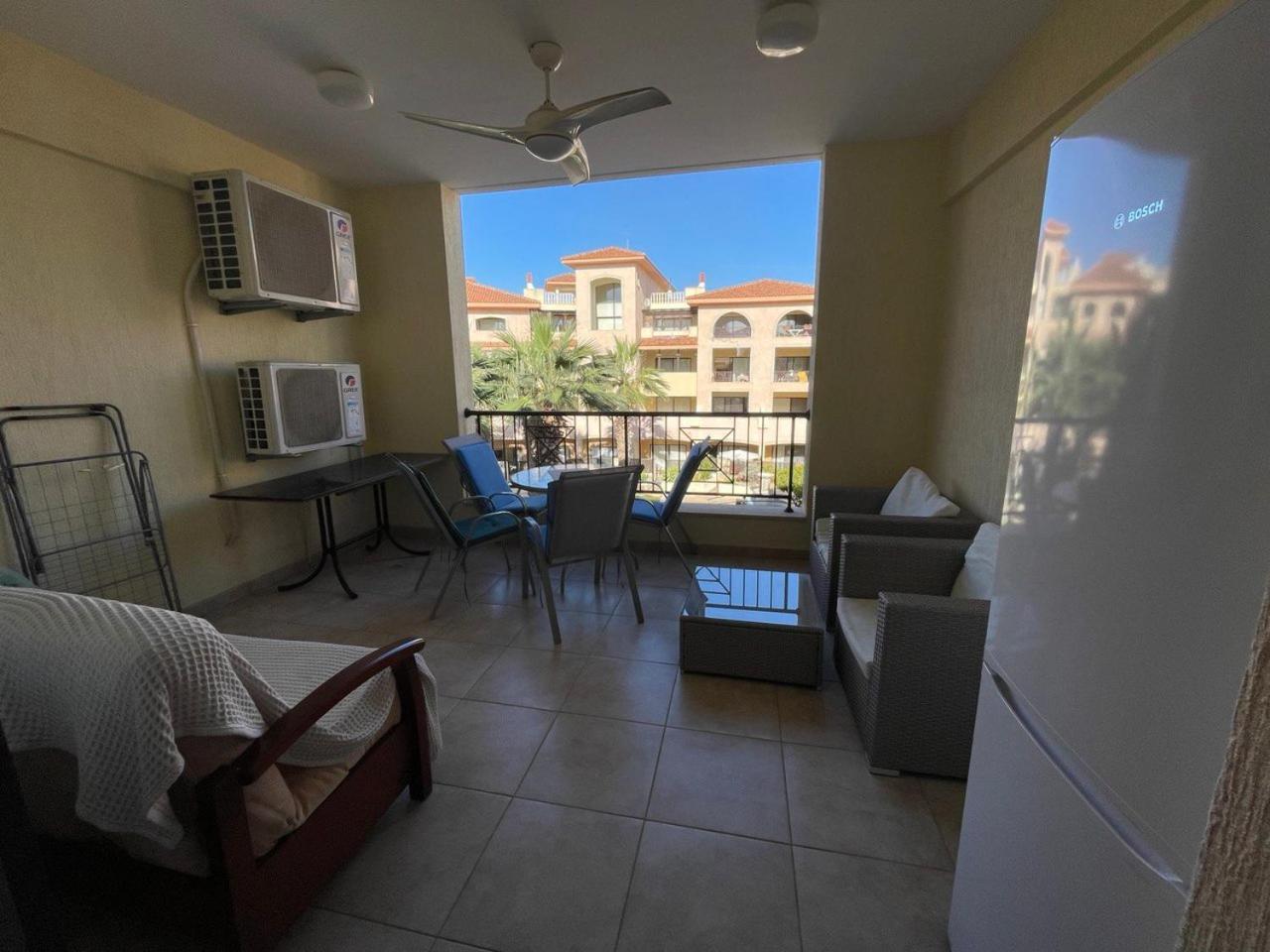 Queens Gardens Paphos Bagian luar foto