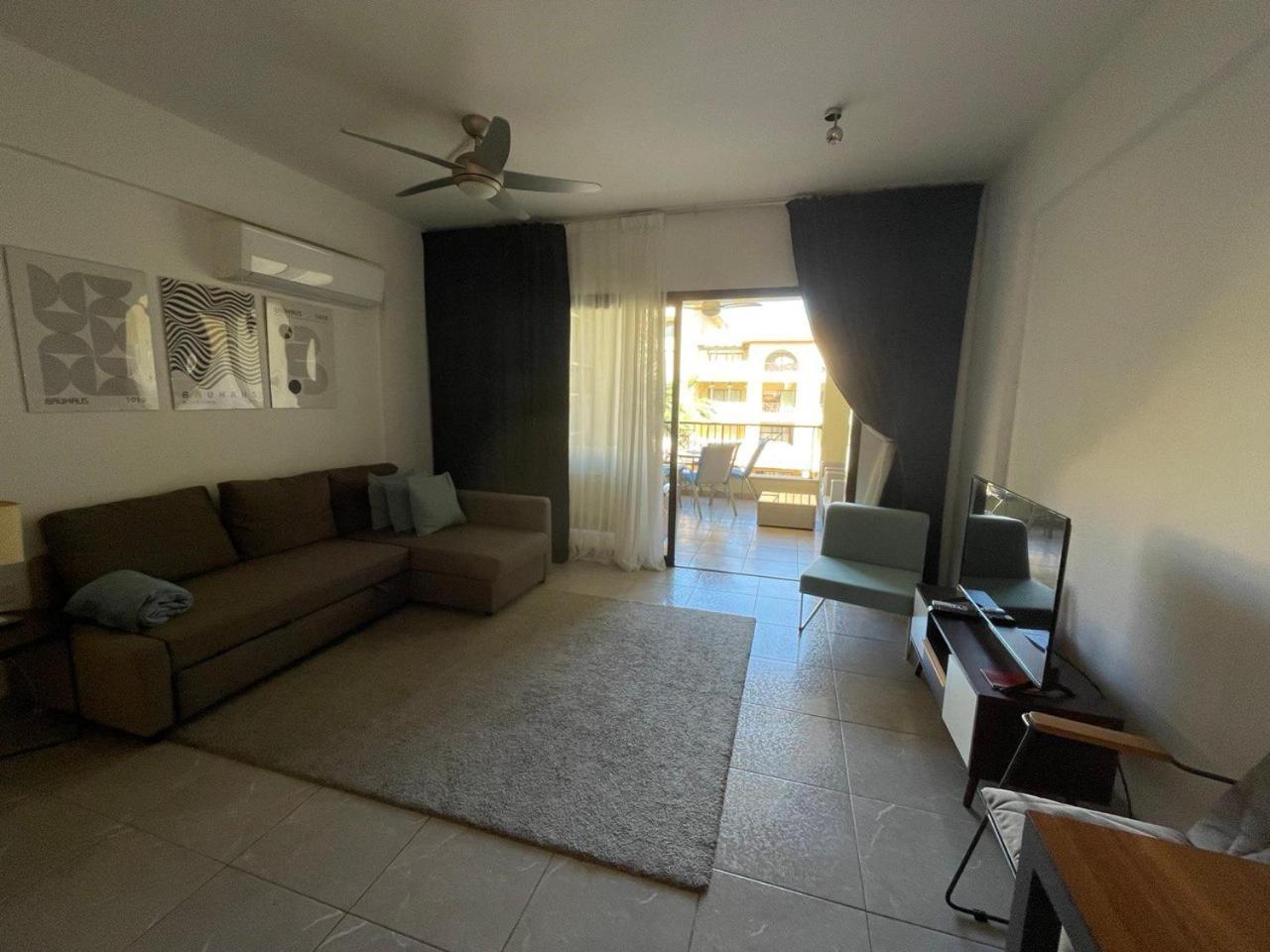 Queens Gardens Paphos Bagian luar foto